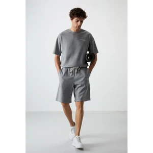 Air Jones Gri Melanj Pamuklu Kalın Yumuşak Dokulu Oversize Fit Nakışlı Erkek Şort Takım - 85250