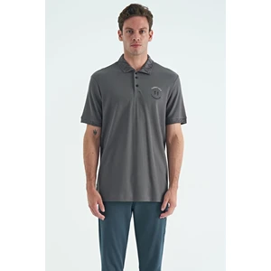 Tommy Life Koyu Gri Yazı Nakışlı Baskı Detaylı Standart Kalıp Polo Yaka Erkek T-Shirt - 88239