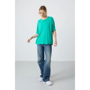 Tommy Life Deniz Yeşili Penye Modal Yumuşak Tuşeli Oversize Fit Basic Kadın T-Shirt- 97285