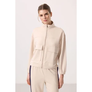 Tommy Life Bej Yumuşak Dokulu Dik Yaka Oversize Kargo Cepli Kadın Crop Top Sweatshirt - 97301