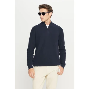 Pamuklu Standart Fit Normal Kesim Bato Yaka Jakarlı Triko Kazak