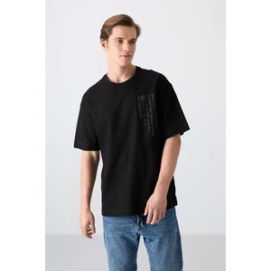 Tommy Life Tommy Life  Siyah Pamuklu Kalın Yüzeyi Dokulu Oversize Fit Baskılı Erkek T-Shirt - 88338
