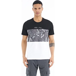 Tommy Life Tommy Life  Beyaz Renk Geçişli Baskı Detaylı O Yaka Standart Kalıp Erkek T-Shirt - 88177