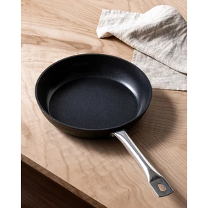 Madame Coco Noir Titanyum Tava - Siyah - 24 cm