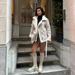 Uzun Içi  Peluş Dışı Süet Kaban