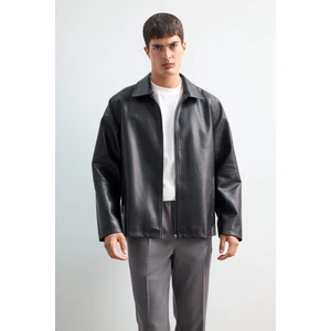 Regular Fit Gömlek Yaka Fermuarlı Cepli İç Cepli Mevsimlik Baharlık Suni Deri Ceket Mont E8888AX25AU