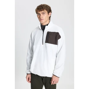 Altınyıldız Classics Erkek Beyaz Oversize Bol Kesim Dik Bato Yaka Cep Detaylı Fermuarlı Soğuk Geçirmez Polar Sweatshirt