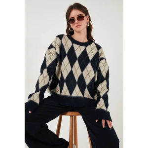 Oversize Fit Bisiklet Yaka Baklava Desenli Yumuşak Dokulu Kazak Bayan Kazak 4616223