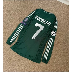R.e.a.l M.a.d.r.i.d 2012/13 Sezonu Cristiano R'onaldo Uzun Kollu Özel Nostalji Forması (GREEN)564363