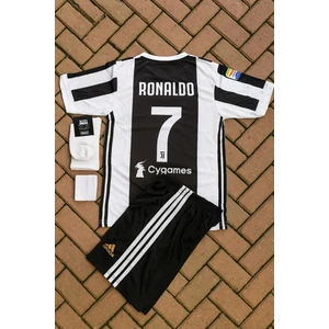 Cristiano Ronaldo Juventus 2018/19 Sezon Siyah Beyaz Retro Çocuk Forması 4 Parça Forma+Şort+Çorap+Biliklik