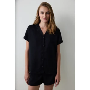 Siyah Fleur Saten Gömlek Yaka Kısa Kollu Şortlu Pijama Takımı