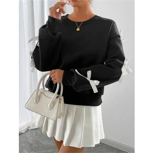 Kadın Beyaz Kurdele ve Fiyonk Kollu Bisiklet Yaka Siyah Sweatshirt