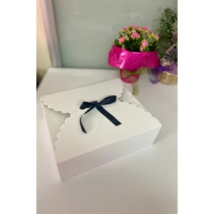 Siyah  Kurdaleli Beyaz Hediye   Kutusu