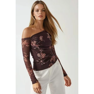 Kadın Asimetrik Yaka Astarlı Tül Bluz Mocha Kahvesi