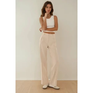 Kadın Orta Bel Pileli Düz Kesim Pantolon Natural