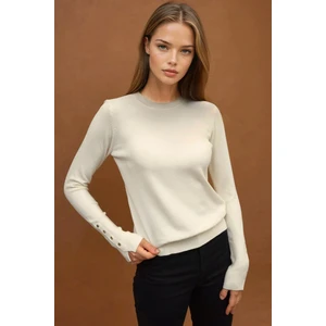 Kadın Düğme Detaylı Yuvarlak Yaka Örme Kazak Natural