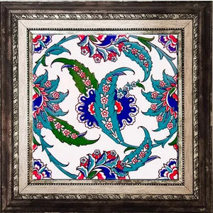 Armada Çini 20x20 Cm AC 1 Hançer Yaprak Çerçeveli Kütahya Çini Pano