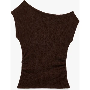 Bürümcük Kumaş Drape Detaylı Asimetrik Kayık Yaka Kolsuz Bluz
