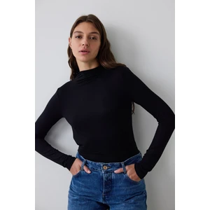 Siyah Yarım Balıkçı Yaka Slim Fit Uzun Kollu Triko