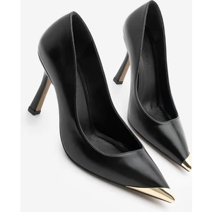 Kadın Stiletto Sivri Burun Altın Detaylı Topuklu Ayakkabı Ginez Siyah