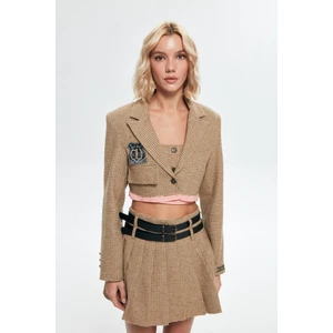 Cep Kapaklı Nakışlı Crop Blazer Ceket Bej