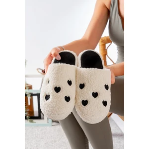 Kadın Peluş Kalpli Ev Terliği Peluş Ev Terliği Misafir Terliği Bohça Terliği