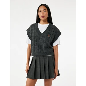 Kolsuz V Yaka Ayıcık Işleme Detaylı Saç Örgü Oversize Süveter