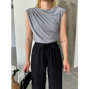 Kadın Büzgülü Sandy Kumaş Kolsuz Bluz