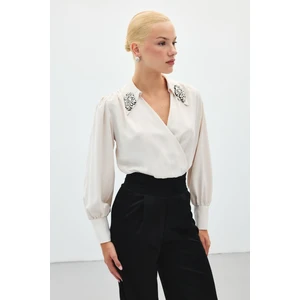 Aksesuar Detaylı Bodysuit Bluz - Bej