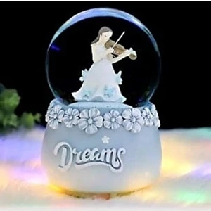 Keman Çalan Sevimli Kız Işıklı Müzikli Püskürtmeli Büyük Boy Kar Küresi