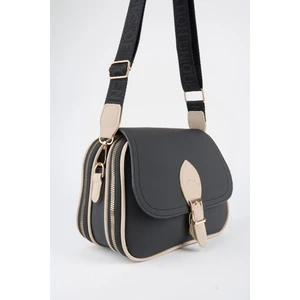 Kadın Yonca Siyah Vizon 4 Cepli Kapaklı Fermuar ve Çıt Çıt Kapama Kol ve Omuz Çantası