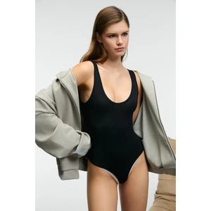 CHILES Kadın Slim Halter Yaka Kolsuz Çıtçıtlı Siyah Atlet