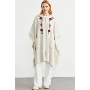 Çiçek Nakışlı Yünlü Triko Panço - Açık Bej