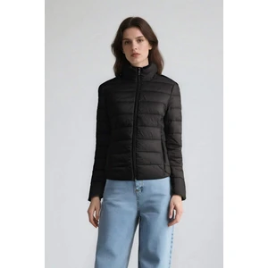 Su Geçirmez Regular Fit Dik Yaka Fermuarlı Şişme Mont E8689AX25AU