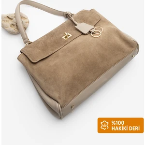 Kadın Hakiki Deri Kilit Detaylı Charmlı El ve Omuz Çantası Rinyas Vizon Süet