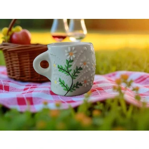 Seramik El Yapımı Yamuk Kupa- Kabartma Papatya Desenli