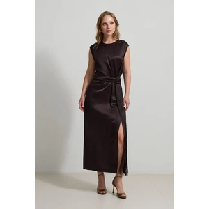 Çikolata Püskül ve Bel Detaylı Kolsuz Tam Kalıp Elbise