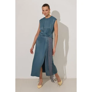 Kuvars Püskül ve Bel Detaylı Kolsuz Tam Kalıp Elbise