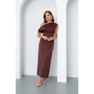 Kadın Kahverengi Degaje Yaka Yırtmaçlı Saten Midi Elbise