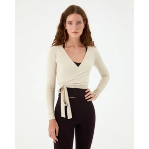 Ayma Active Kadın Krem Anvelop Wrap Crop -EcoVero Viskoz, Belden Bağlamalı, Vücuda Oturan, Kruvaze Tasarım, Kısa Crop Boy, Yoga, Pilates, Spor ve Günlük Aktiviteler İçin Rahat Bluz