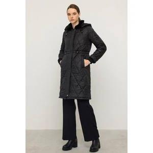 Çıkabilir Kapüşonlu Yakası Kürk Detaylı Kapitone Mont Siyah 6624