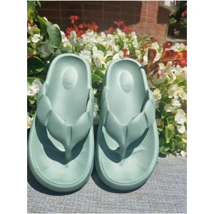 Kadın Parmak Arası Terlik Yüksek