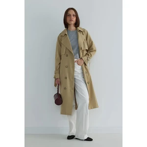 Suud Collection Kadın Camel Gabardin Pamuk Kruvaze Yaka Uzun Trençkot – Apoletli, Kuşaklı ve Şık Tasarım