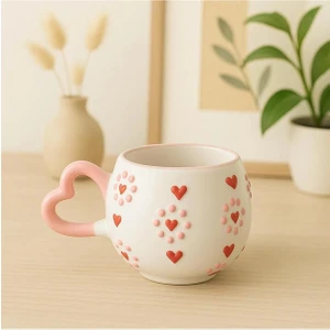 Kalp Kulp Pembe Papatya Desenli Özel Kabartmalı El Işlemeli Seramik Kupa