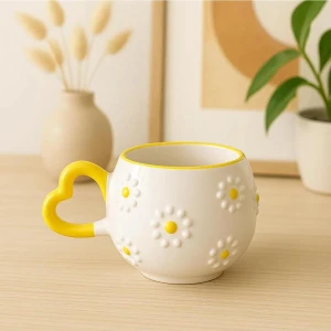 Kalp Kulp Sarı Papatya Desenli Özel Kabartmalı El Işlemeli Seramik Kupa