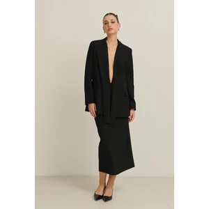 Siyah Yaka Detaylı Ceket