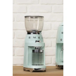 SMEG CGF01PGEU PASTEL YEŞİL KAHVE ÖĞÜTME MAKİNASI