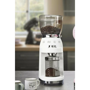 SMEG CGF01WHEU BEYAZ KAHVE ÖĞÜTME MAKİNASI