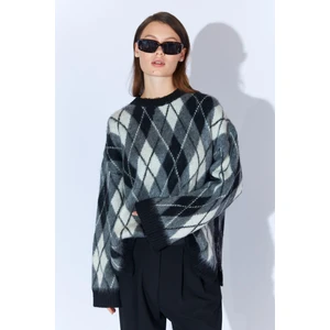 Kadın Siyah Baklava Desenli Şardonlu Salaş Triko Kazak