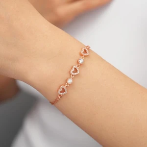 925 Ayar Rose Kaplama Zirkon Taşlı Üç Kalpli Gümüşbileklik